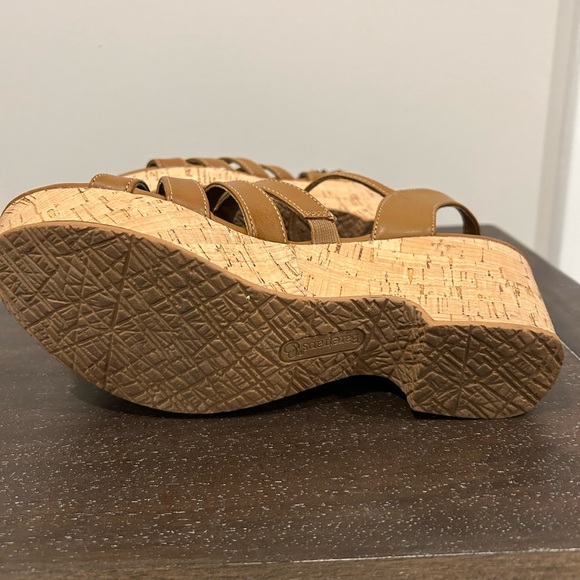 Baretraps Bindi Platform Sandals - Picture 7 of 13